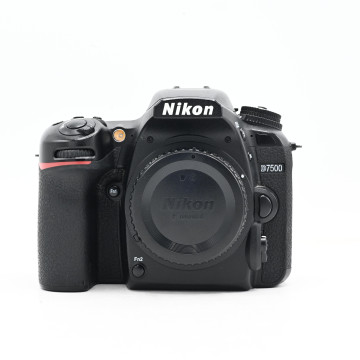 NIKON D7500 (64249 CLICS)...