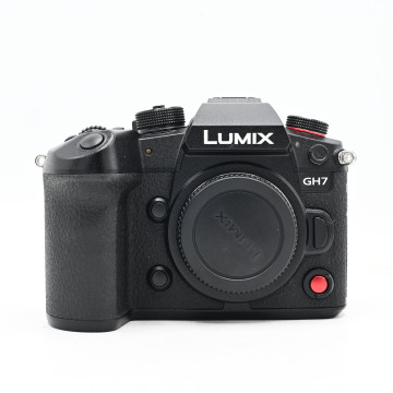 PANASONIC GH7 (319 CLICS)...