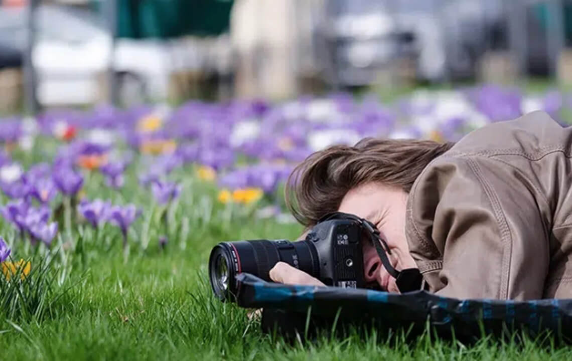 homme dans un champs