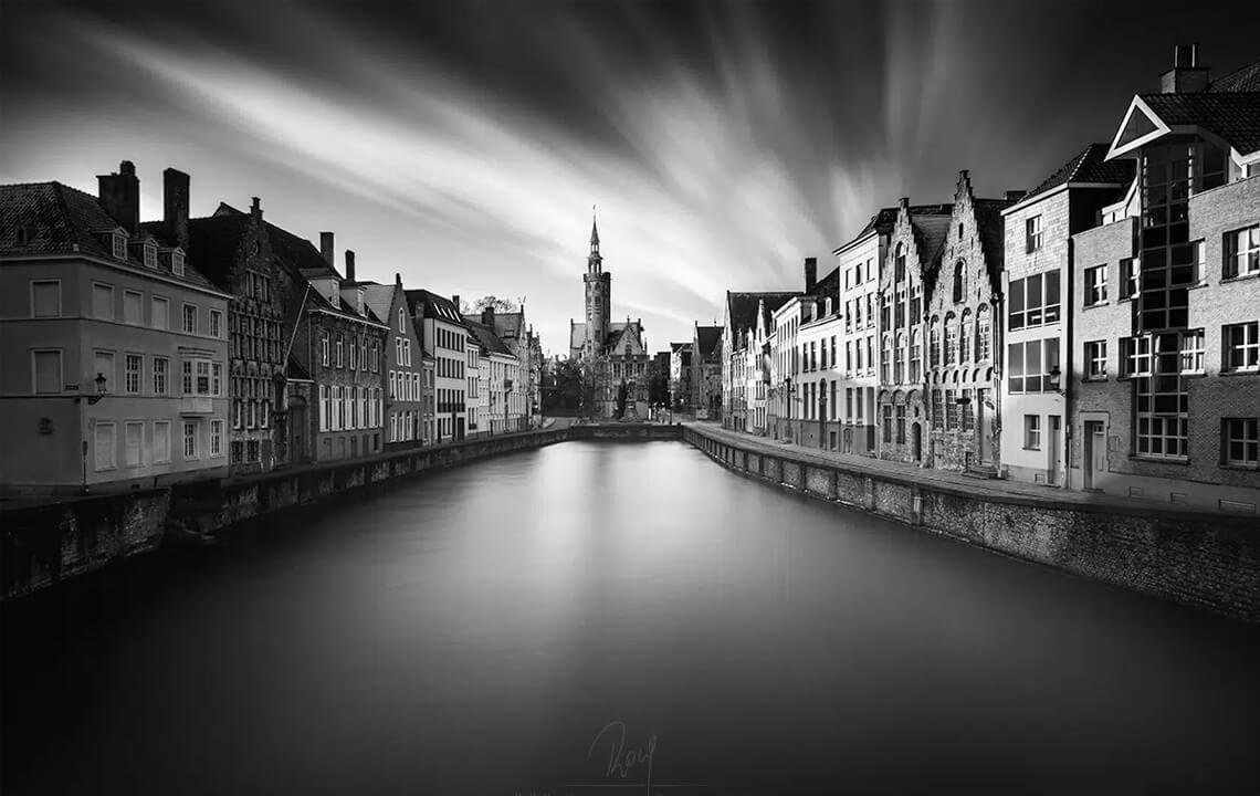 image ville avec fleuve