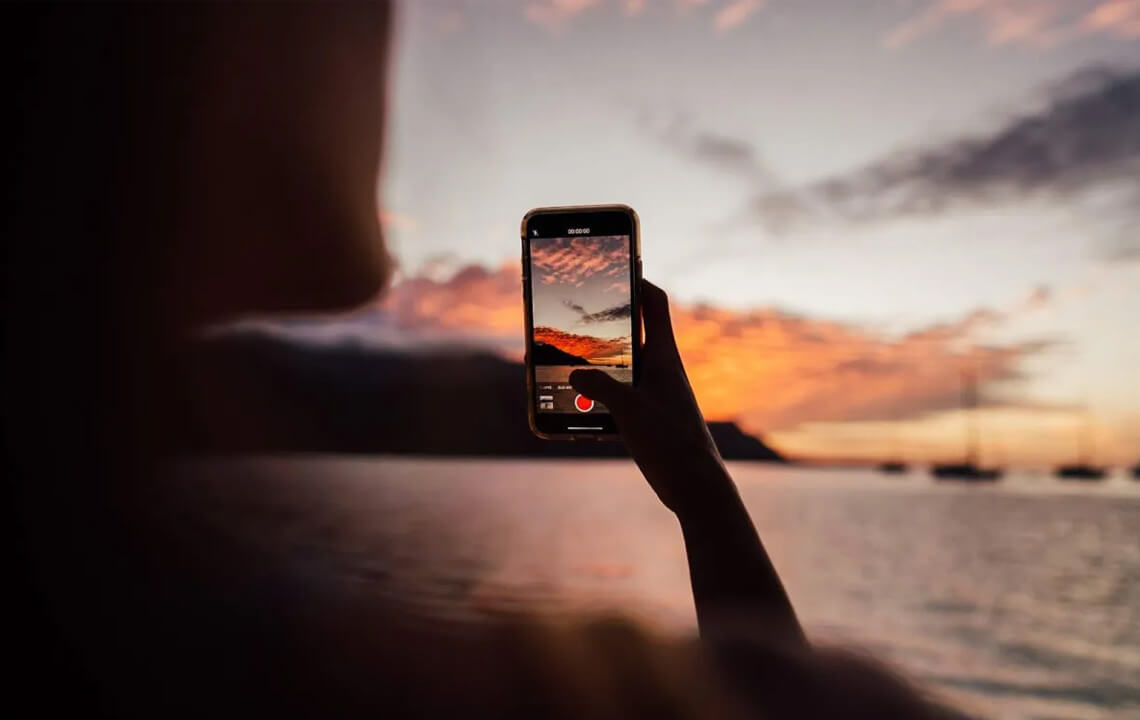 photo au téléphone portable au couché du soleil