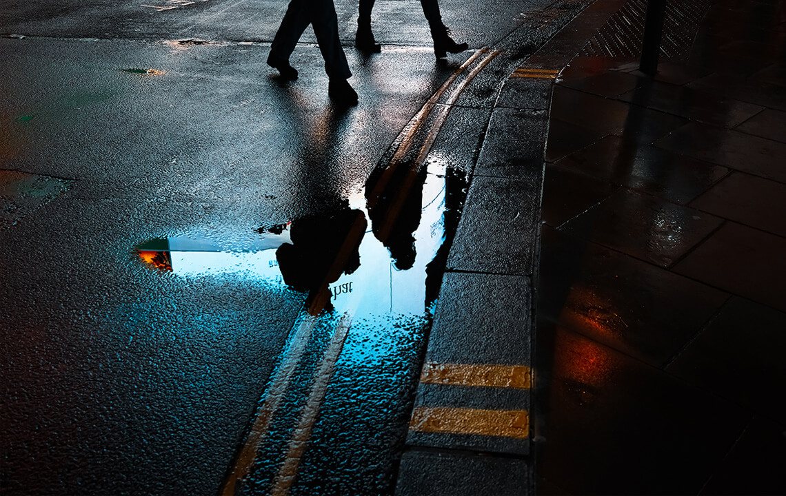 piétons centre ville de nuit