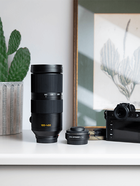 Objectif Leica SL 100-400mm F/5-6.3 sur fond blanc